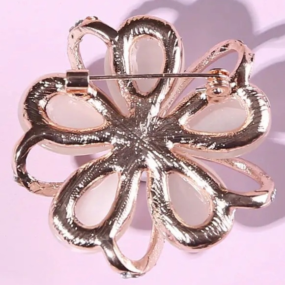 Pretty Floral Brooch Gold Plated w/Tiger’s Eye Pink, White Crystals & Pearl NEW - Picture 3 of 3